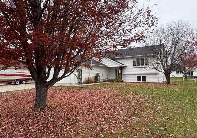 Photo 2 of Single family home for sale at 1415 Mendenhall Ave, Breckenridge, MN 56520 | MLS# 7163857 | Listing updated on 2026-10-27