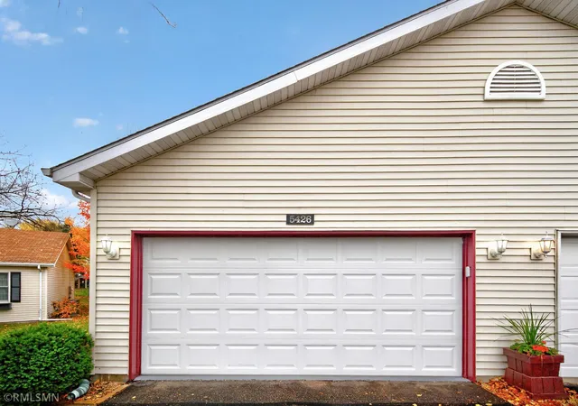 Photo 3 of Single family home for sale at 5426 Saxony Ct, Saint Paul, MN 55110 | MLS# 7163866 | Listing updated on 2026-10-29