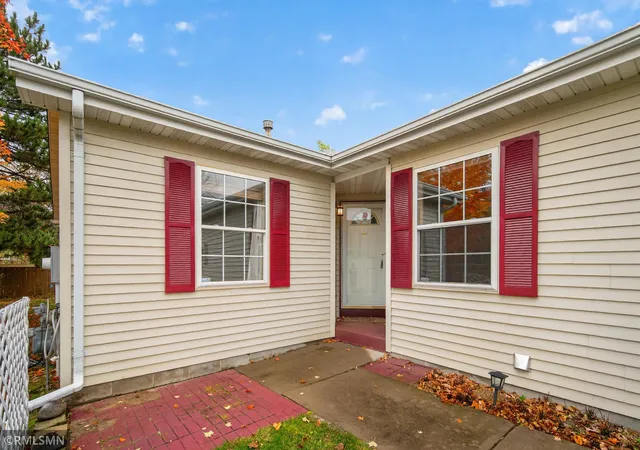 Photo 3 of Single family home for sale at 5426 Saxony Ct, Saint Paul, MN 55110 | MLS# 7163866 | Listing updated on 2026-10-29