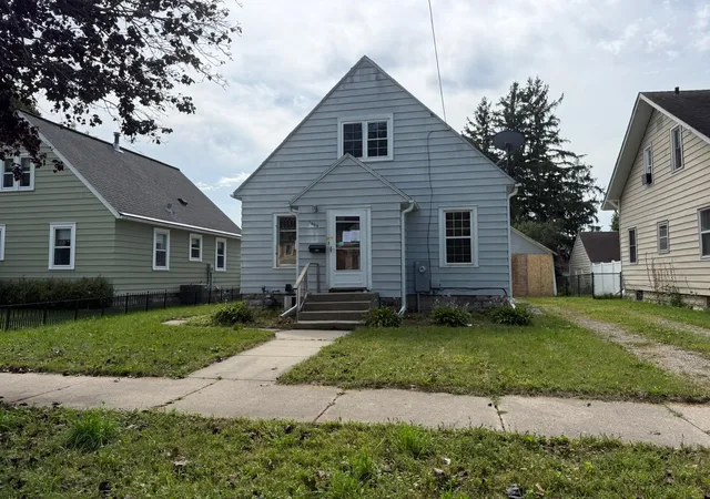 Photo 1 of Single family home for sale at 1009 5th Avenue Nw, Austin, MN 55912 | MLS# 7163879 | Listing updated on 2026-10-23