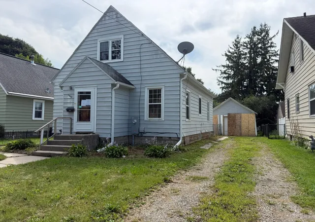 Photo 2 of Single family home for sale at 1009 5th Avenue Nw, Austin, MN 55912 | MLS# 7163879 | Listing updated on 2026-10-23