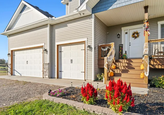 Photo 3 of Single family home for sale at 30783 Vickers Dr Ne, Cambridge, MN 55008 | MLS# 7163881 | Listing updated on 2026-10-23