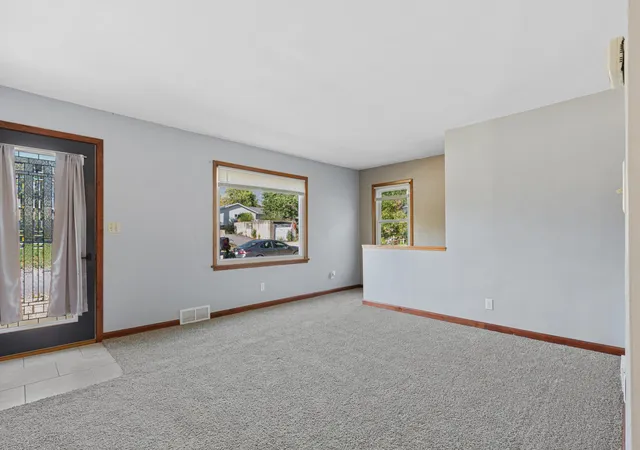 Photo 3 of Single family home for sale at 817 5th Street S, New Ulm, MN 56073 | MLS# 7163915 | Listing updated on 2026-10-23