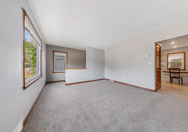 Photo 4 of Single family home for sale at 817 5th Street S, New Ulm, MN 56073 | MLS# 7163915 | Listing updated on 2026-10-23