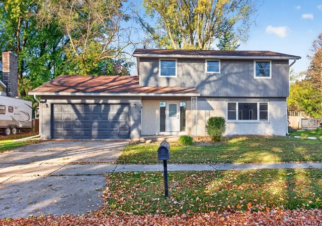 Photo 1 of Single family home for sale at 1819 Wilshire Dr Ne, Rochester, MN 55906 | MLS# 7163927 | Listing updated on 2026-10-23