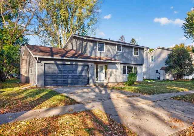 Photo 2 of Single family home for sale at 1819 Wilshire Dr Ne, Rochester, MN 55906 | MLS# 7163927 | Listing updated on 2026-10-23