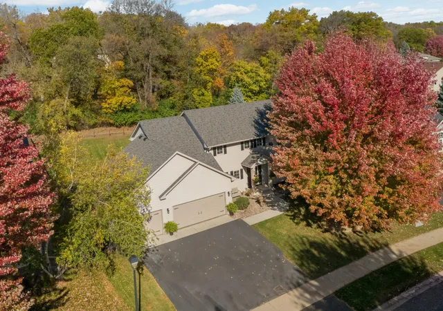 Photo 1 of Single family home for sale at 8924 Heatherton Ridge Dr, Savage, MN 55378 | MLS# 7163961 | Listing updated on 2026-10-23