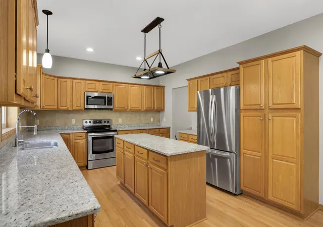 Photo 3 of Single family home for sale at 8924 Heatherton Ridge Dr, Savage, MN 55378 | MLS# 7163961 | Listing updated on 2026-10-23