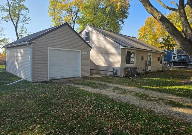Photo 1 of Single family home for sale at 1904 22nd Drive SW, Austin, MN 55912 | MLS# 7163962 | Listing updated on 2026-10-23