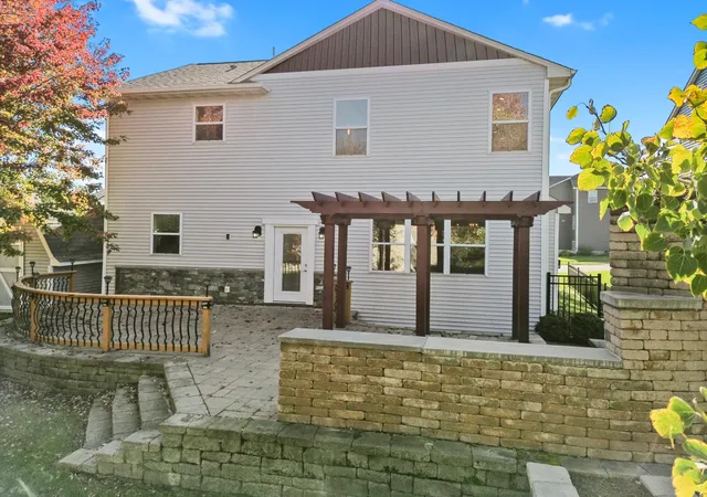 Photo 4 of Single family home for sale at 3321 Crane St, Shakopee, MN 55379 | MLS# 7163967 | Listing updated on 2026-10-23