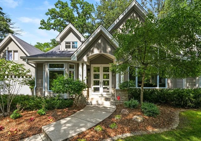 Photo 1 of Mansion for sale at 4541 Meadow Rd, Edina, MN 55424 | MLS# 7163974 | Listing updated on 2026-10-22
