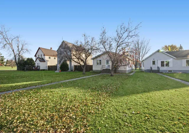 Photo 2 of Single family home for sale at 3706 4th Avenue E, Hibbing, MN 55746 | MLS# 7163983 | Listing updated on 2026-10-24