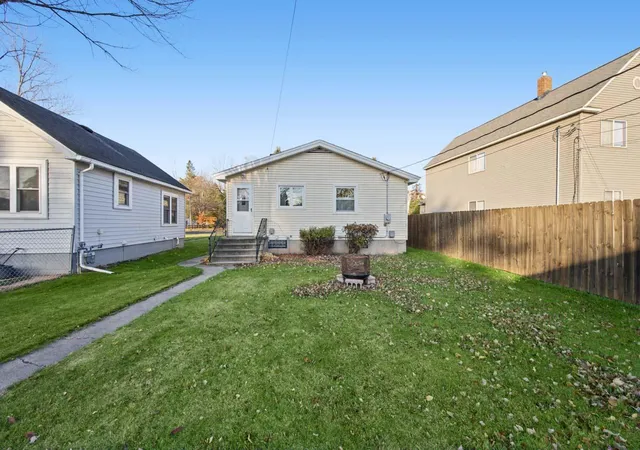 Photo 4 of Single family home for sale at 3706 4th Avenue E, Hibbing, MN 55746 | MLS# 7163983 | Listing updated on 2026-10-24