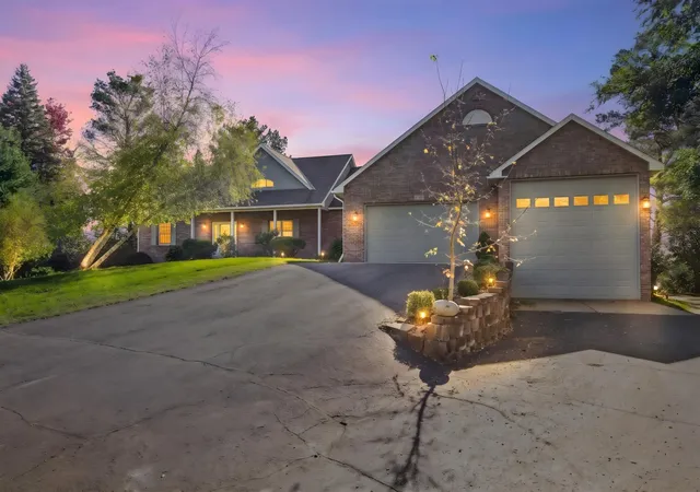 Photo 2 of Single family home for sale at 6386 296th Street E, Cannon Falls, MN 55009 | MLS# 7164036 | Listing updated on 2026-10-29