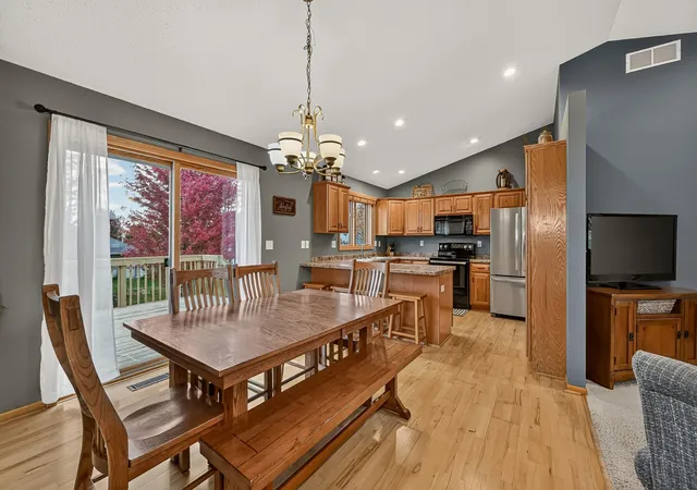 Photo 4 of Single family home for sale at 406 Goodhue Ct, Goodhue, MN 55027 | MLS# 7164037 | Listing updated on 2026-10-29