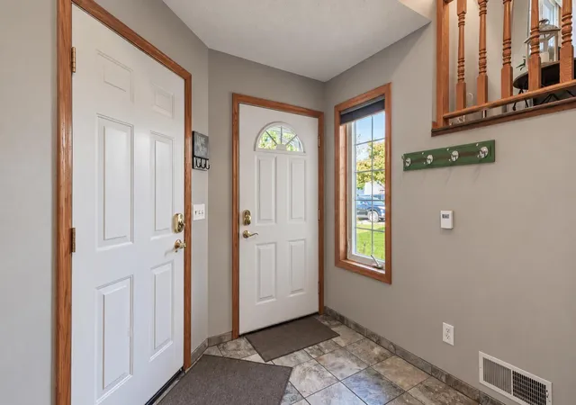 Photo 3 of Single family home for sale at 105 Torrey Pines Dr, Mankato, MN 56001 | MLS# 7164087 | Listing updated on 2026-10-23