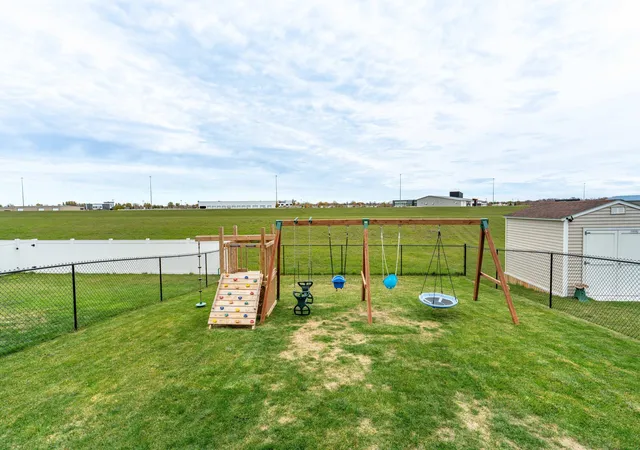 Photo 3 of Single family home for sale at 1074 Highland Ln W, West Fargo, ND 58078 | MLS# 7164090 | Listing updated on 2026-10-28