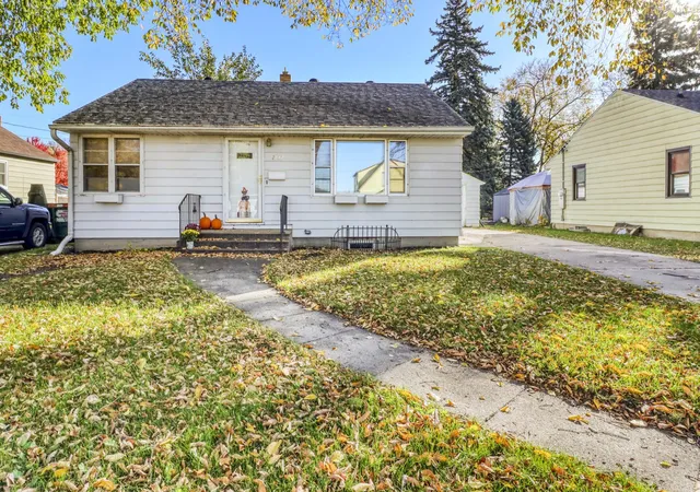 Photo 1 of Single family home for sale at 1737 4th Street N, Fargo, ND 58102 | MLS# 7164116 | Listing updated on 2026-10-24
