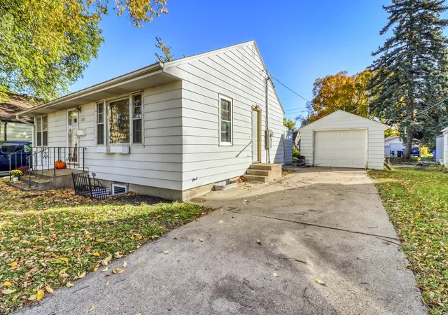 Photo 2 of Single family home for sale at 1737 4th Street N, Fargo, ND 58102 | MLS# 7164116 | Listing updated on 2026-10-24