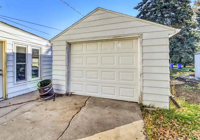 Photo 3 of Single family home for sale at 1737 4th Street N, Fargo, ND 58102 | MLS# 7164116 | Listing updated on 2026-10-24