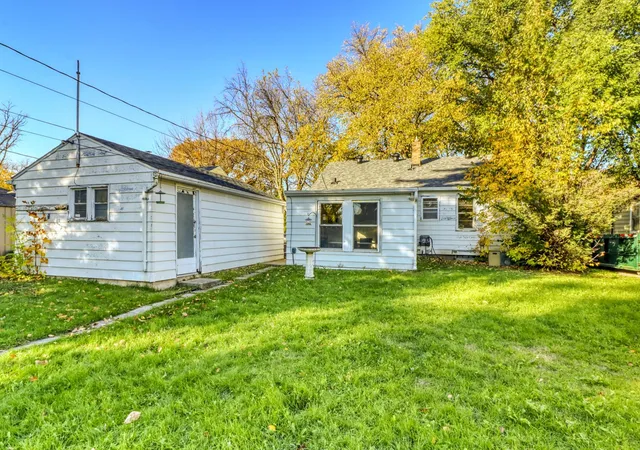 Photo 4 of Single family home for sale at 1737 4th Street N, Fargo, ND 58102 | MLS# 7164116 | Listing updated on 2026-10-24