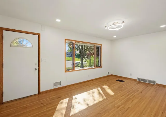 Photo 2 of Single family home for sale at 7286 Clay Ave E, Inver Grove Heights, MN 55076 | MLS# 7164121 | Listing updated on 2026-10-28