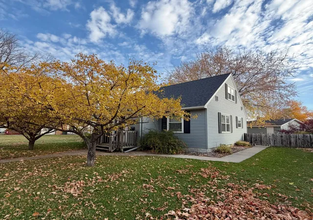 Photo 1 of Single family home for sale at 220 Merriam Ave N, Thief River Falls, MN 56701 | MLS# 7164123 | Listing updated on 2026-10-27