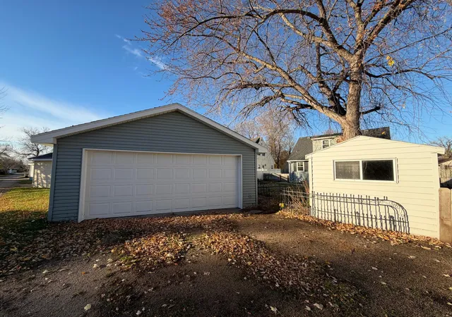 Photo 2 of Single family home for sale at 220 Merriam Ave N, Thief River Falls, MN 56701 | MLS# 7164123 | Listing updated on 2026-10-27