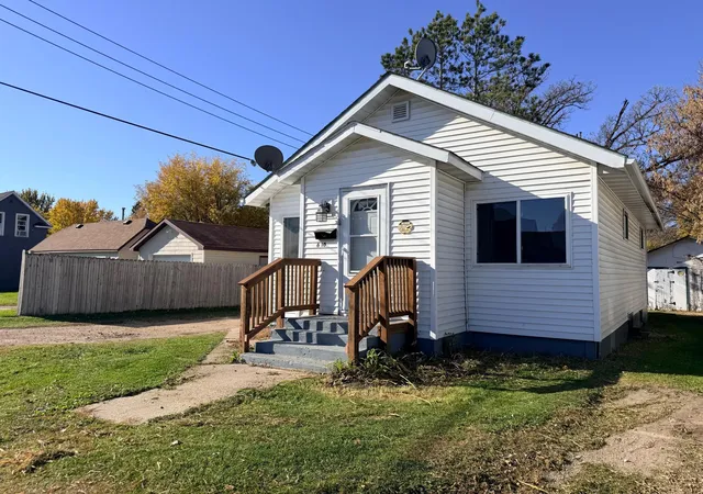 Photo 1 of Single family home for sale at 610 Oak Grv Ave, Detroit Lakes, MN 56501 | MLS# 7164131 | Listing updated on 2026-10-24