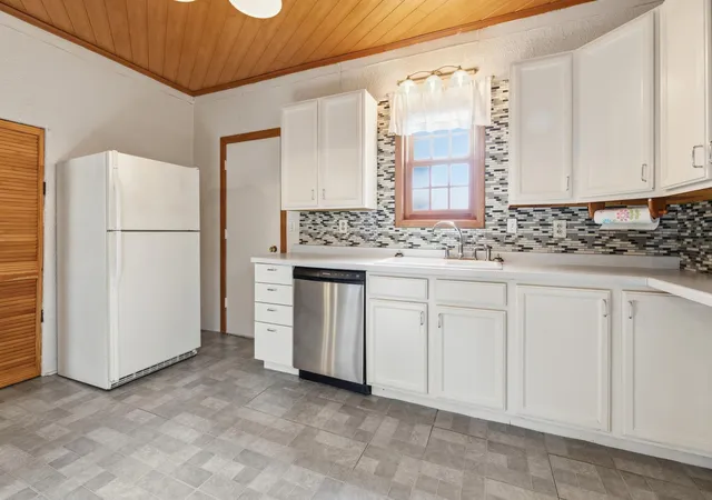 Photo 3 of Single family home for sale at 650 W 5th Street, Winona, MN 55987 | MLS# 7164136 | Listing updated on 2026-10-31