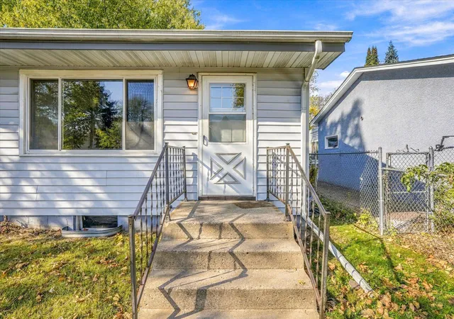 Photo 3 of Single family home for sale at 711 5th Avenue Se, Minneapolis, MN 55414 | MLS# 7164140 | Listing updated on 2026-10-23