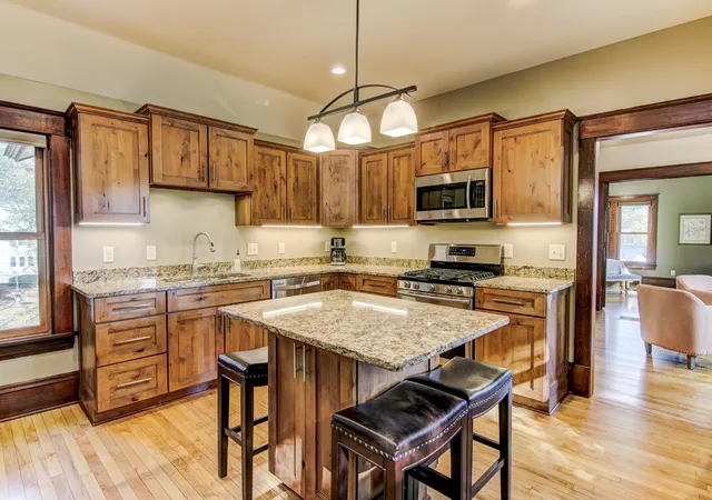 Photo 4 of House for sale at 520 Main St N, Stillwater, MN 55082 | MLS# 7164143 | Listing updated on 2026-10-28