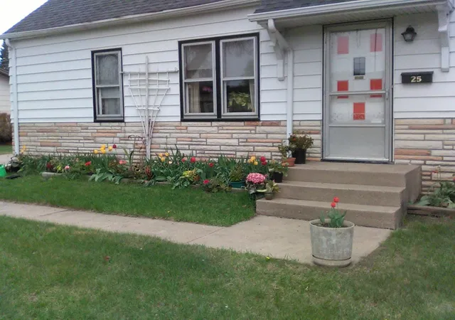 Photo 3 of Single family home for sale at 25 5th Avenue SE, Osseo, MN 55369 | MLS# 7164157 | Listing updated on 2026-10-29