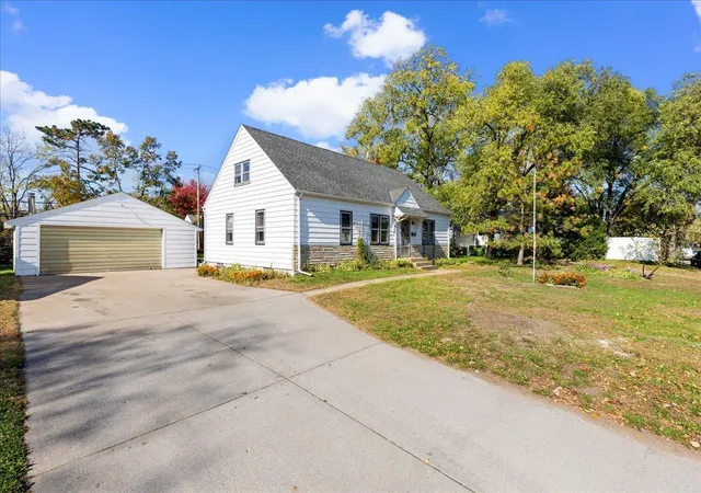 Photo 4 of Single family home for sale at 25 5th Avenue SE, Osseo, MN 55369 | MLS# 7164157 | Listing updated on 2026-10-29