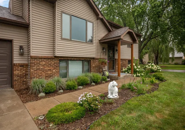 Photo 2 of Single family home for sale at 1359 Brandlwood Rd, Saint Paul, MN 55110 | MLS# 7164181 | Listing updated on 2026-10-30