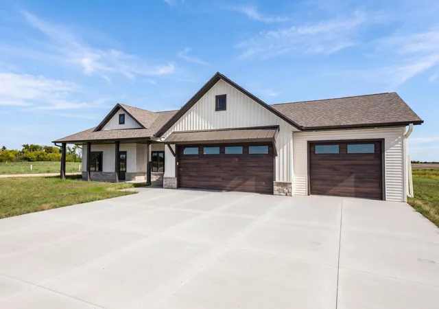 Photo 2 of Single family home for sale at 902 Gunkel Dr, Arthur, ND 58006 | MLS# 7164199 | Listing updated on 2026-10-24