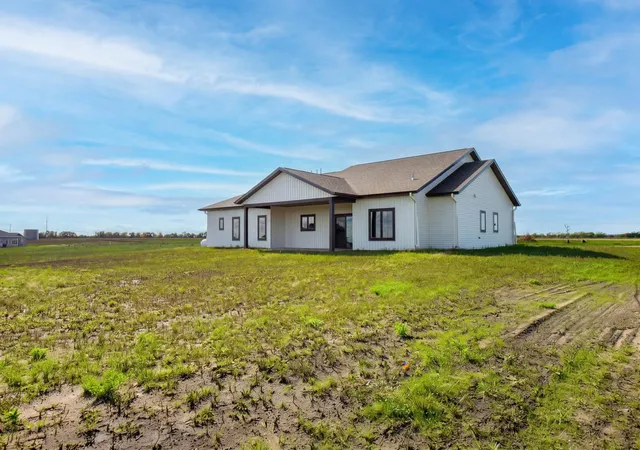 Photo 3 of Single family home for sale at 902 Gunkel Dr, Arthur, ND 58006 | MLS# 7164199 | Listing updated on 2026-10-24