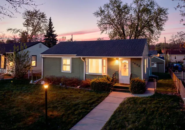 Photo 1 of Single family home for sale at 1675 Iowa Ave E, Saint Paul, MN 55106 | MLS# 7164207 | Listing updated on 2026-10-24