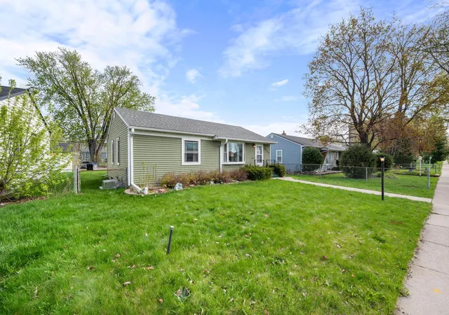 Photo 1 of Single family home for sale at 1675 Iowa Ave E, Saint Paul, MN 55106 | MLS# 7164207 | Listing updated on 2026-10-24