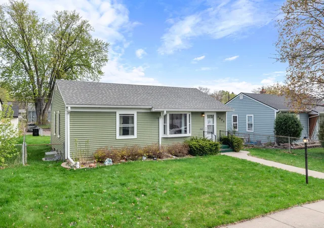 Photo 3 of Single family home for sale at 1675 Iowa Ave E, Saint Paul, MN 55106 | MLS# 7164207 | Listing updated on 2026-10-24