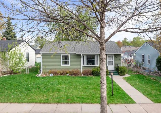 Photo 4 of Single family home for sale at 1675 Iowa Ave E, Saint Paul, MN 55106 | MLS# 7164207 | Listing updated on 2026-10-24