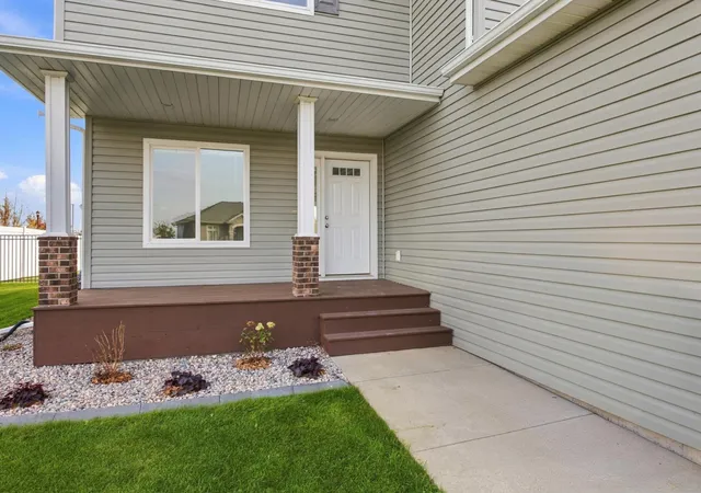 Photo 2 of Single family home for sale at 2528 N Pond Dr E, West Fargo, ND 58078 | MLS# 7164245 | Listing updated on 2026-10-24