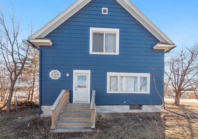 Photo 3 of Sale Pending at 276 Minnesota Ave W, Glenwood, MN 56334 | MLS# 7164291 | Listing updated on 2026-10-23