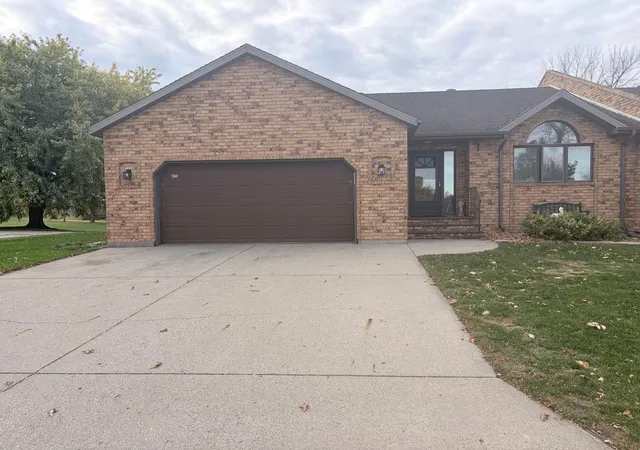 Photo 1 of Townhouse for sale at 423 Caddy Ave, Moorhead, MN 56560 | MLS# 7164297 | Listing updated on 2026-10-27