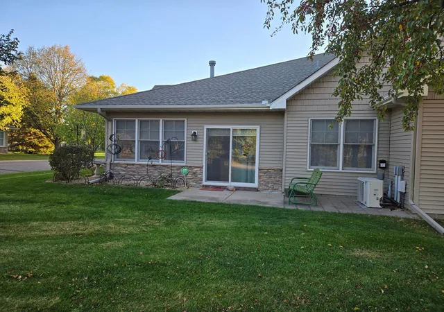Photo 2 of Single family home for sale at 389 Hayes Dr, Hastings, MN 55033 | MLS# 7164340 | Listing updated on 2026-10-28