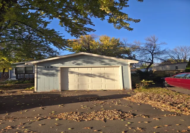 Photo 1 of Single family home for sale at 100 Joyce Dr, Mankato, MN 56001 | MLS# 7164354 | Listing updated on 2026-10-29