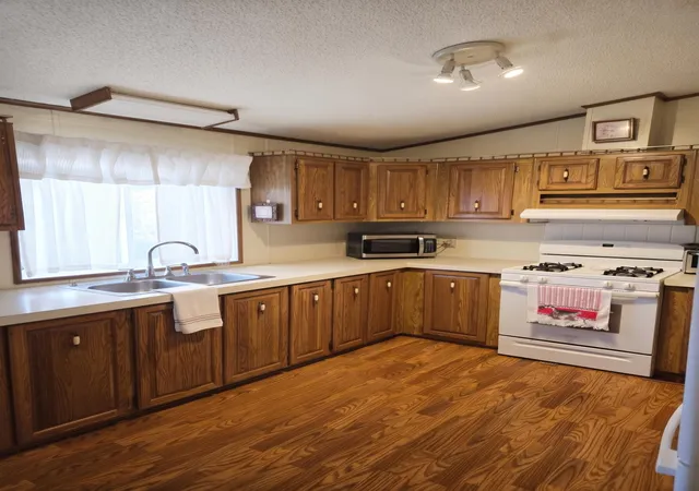 Photo 4 of Single family home for sale at 100 Joyce Dr, Mankato, MN 56001 | MLS# 7164354 | Listing updated on 2026-10-29