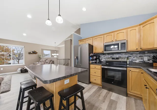 Photo 2 of Single family home for sale at 121 Pinehurst Dr, Mankato, MN 56001 | MLS# 7164404 | Listing updated on 2026-10-29