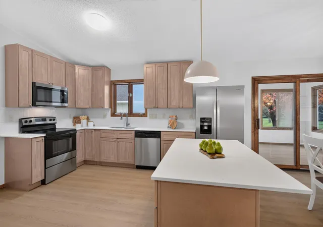 Photo 4 of Single family home for sale at 1272 Westbrook Cir, Alexandria, MN 56308 | MLS# 7164412 | Listing updated on 2026-10-29