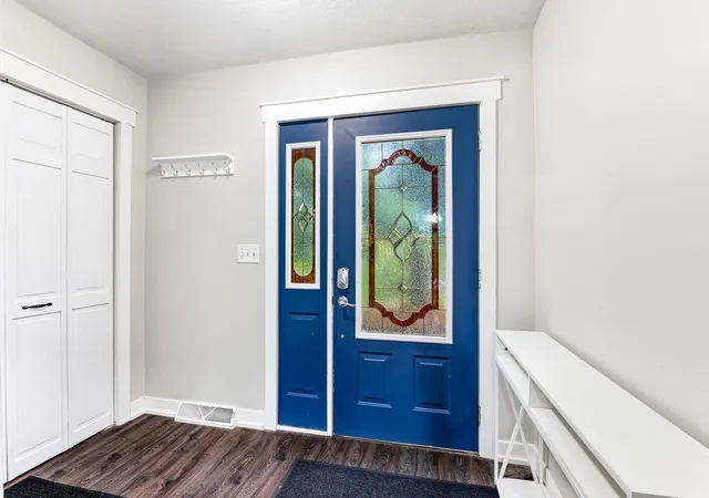 Photo 1 of Single family home for sale at 817 Kenwood Ln, Saint Paul, MN 55117 | MLS# 7164501 | Listing updated on 2026-10-23